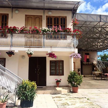 Guesthouse On Zheleznodorozhnaya Soechoemi Buitenkant foto