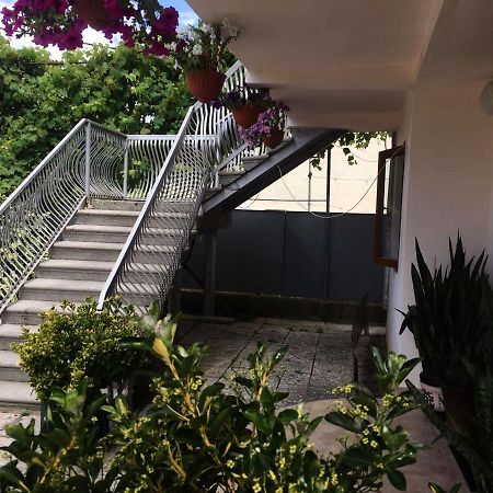 Guesthouse On Zheleznodorozhnaya Soechoemi Buitenkant foto