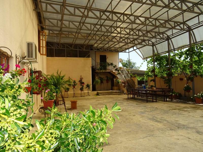 Guesthouse On Zheleznodorozhnaya Soechoemi Buitenkant foto