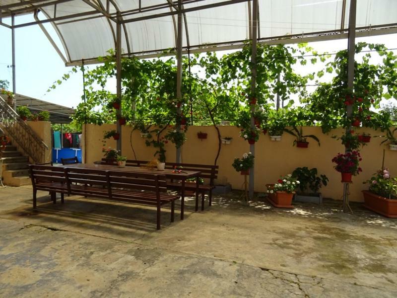 Guesthouse On Zheleznodorozhnaya Soechoemi Buitenkant foto